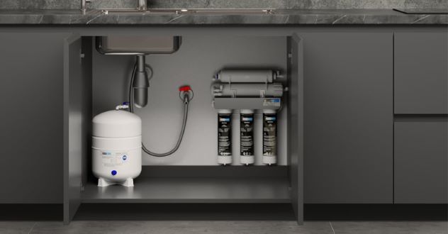 máy lọc nước âm tủ bếp sạch sẽ, tiết kiệm diện tích